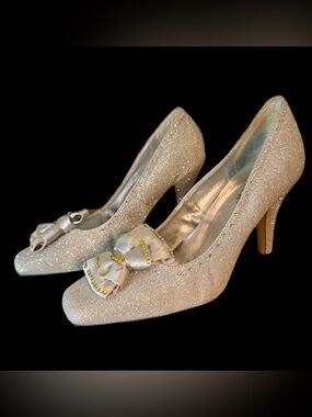 Pierre Dumas Joya-3 Silver Glitter Bow Heels Pumps Size 7M ORIGINAL BOX